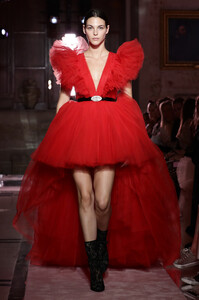 Runway+Giambattista+Valli+Loves+H+E_KRaXjuFl6x.jpg