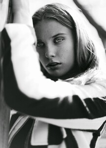 17_1_4427_1charlize2.jpg