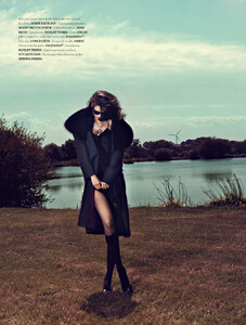 Dovile Virsilaite by Federico De Angelis (Affairs Of The Estate - Mojeh October 2011) (3).jpg