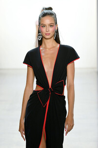 1810525449_TadashiShojiSpringSummer2020RunwayNewhj7lpK-M2nFx.thumb.jpg.a8ca5a358e350fda4044ad5e0fd1dc3a.jpg