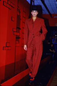 1811344742_veronica-webb(7).thumb.jpg.081a5ee41c46764c9ad5b5d18bbe8819.jpg