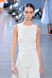 181305837_NoonNoorRunwaySeptember2019NewYorkFashionxqEa96-ff0Cx.thumb.jpg.97eeba3a0c25053fe4485237d8fc46a0.jpg