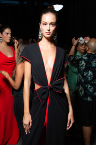 1861487649_TadashiShojiSpring2020Backstagewv22OSLMHAAx.thumb.jpg.8487876c91ed517a733612400d386eb3.jpg