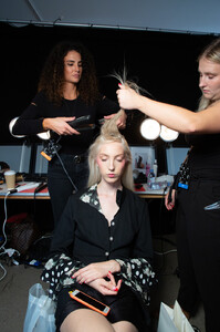 1866568925_TadashiShojiSpring2020BackstageIcJGCf3Hfiwx.thumb.jpg.8ee798071bf3679ecd702a8b7708479d.jpg