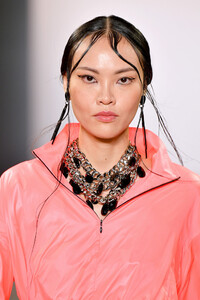 1877140790_VictoriaHayesSpringSummer2020RunwayDxUwQHEHofdx.thumb.jpg.9d40f5429f2f83c94090695b7e521104.jpg