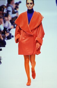 1887722820_max-mara-fw-1991(2).thumb.jpg.d7dff7acc0abd99d15d80748b53d07fb.jpg