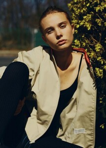 18_0_4418_1charlize10.jpg