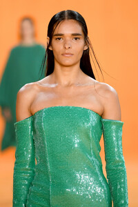 1903837867_SallyLaPointeRunwaySeptember2019NewYorkhaTym6MS4Tax.thumb.jpg.d08332c381ed4ee49f1f3d8c67347b3a.jpg