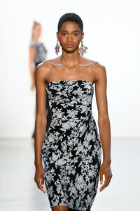 1913760521_TadashiShojiSpringSummer2020RunwayNewCIJPmpOUkdYx.thumb.jpg.43fccbc4be1e236886af16feb3310284.jpg