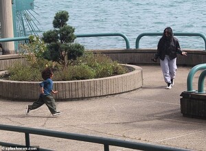 19191320-7528197-image-a-40_1570004401820.thumb.jpg.b7b0435053f9e5d1b3a86cc0181b6136.jpg