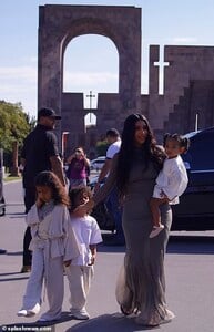 19406052-7546429-Guiding_hand_TV_personality_Kim_ensured_her_offspring_were_close-a-92_1570479383405.jpg
