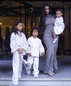 19406056-7546429-She_s_home_Kim_Kardashian_beamed_as_she_touched_down_in_Yerevan_-a-44_1570477949468.jpg