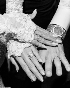 19414270-7548007-No_expense_spared_Both_Justin_25_and_his_22_year_old_wife_s_jewe-a-124_1570489390809.jpg