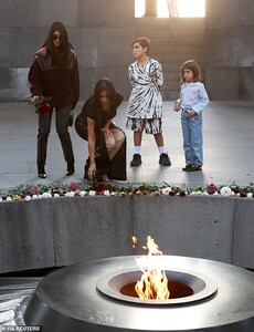 19453282-7551035-Always_remembered_An_eternal_flame_is_situated_in_the_centre_whi-a-82_1570591889728.jpg