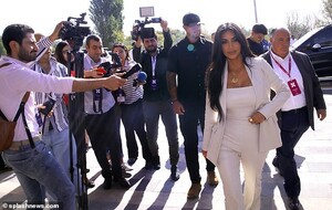 19453610-7551035-Confident_Kim_strutted_into_the_convention_in_her_white_power_su-a-69_1570591882287.jpg