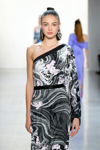 1947950117_TadashiShojiSpringSummer2020RunwayNewXdHNcPYEwTzx.thumb.jpg.0a4724f25215c86546893cd114bbfb3c.jpg