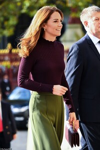 19485150-7553831-The_Duchess_donned_the_Wave_Pointelle_Detail_Jumper_from_Warehou-a-4_1570650015477.jpg