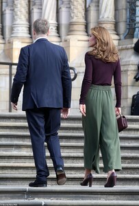 19486420-7553831-The_royal_paused_on_the_steps_before_heading_inside_and_appeared-a-33_1570650021789.jpg
