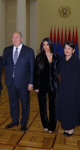 19500562-7555629-A_moment_to_remember_Armen_s_wife_Nouneh_Sarkissian_right_was_al-a-6_1570661931709.jpg