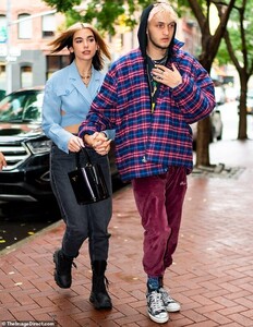 19512936-7555753-On_the_move_The_New_Rules_singer_who_is_now_dating_Gigi_and_Bell-a-27_1570666790440.jpg