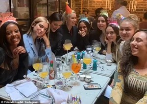 19521400-7557091-Squad_goals_She_was_joined_by_mom_Yolanda_sister_Gigi_brother_An-a-114_1570685242968.jpg
