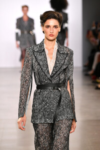 1952510360_TaorayWangS20RunwaySeptember2019NeweMwNa4TcHHBx.thumb.jpg.b5b7d6df6c9ac420a201d1b6614d6e21.jpg