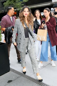        sel281019BZNimage7.jpg