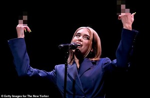 19617012-7565203-Singing_up_a_storm_The_singer_performed_new_songs_and_tracks_off-a-107_1570857962684.jpg