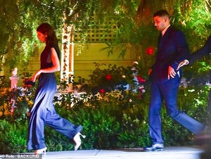 19659520-7568527-Distance_The_pair_spent_the_night_at_the_Bungalow_in_Santa_Monic-a-126_1570983969157.jpg