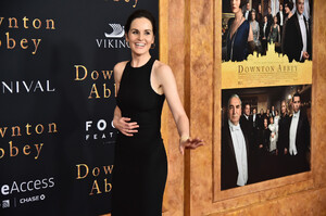 Michelle+Dockery+Downton+Abbey+New+York+Premiere+3rOaOhgqSBvx.jpg