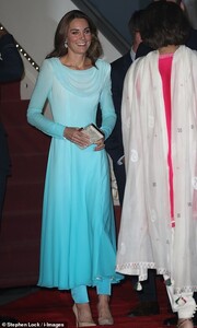 19702364-7571863-Kate_wore_bespoke_top_and_trousers_by_Catherine_Walker-a-48_1571072139220.jpg