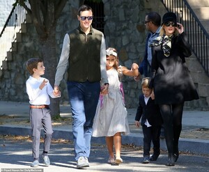 19704514-7572359-Family_time_The_37_year_old_first_daughter_and_her_husband_Jared-a-96_1571079176559.jpg