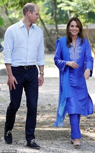 19728278-7573891-The_Cambridges_arrive_at_Margalla_Hills_in_Islamabad-a-29_1571144920580.jpg