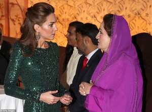 19749986-7575707-The_Duchess_of_Cambridge_speaks_to_a_guest_as_she_attends_a_spec-a-40_1571167402118.jpg