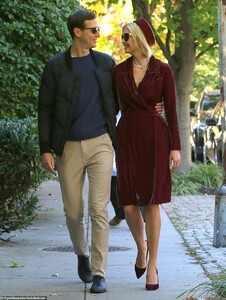 19752608-7576511-Love_in_the_air_Ivanka_Trump_and_her_husband_Jared_Kushner_put_o-a-6_1571167649903.jpg