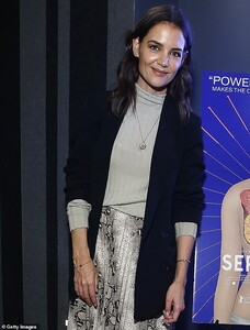 19774756-7578483-Stylish_star_The_40_year_old_actress_hit_the_right_note_with_a_b-a-1_1571232396530.jpg