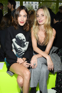 Alexa+Chung+Valentino+Front+Row+Paris+Fashion+xfax2aa72xtx.jpg