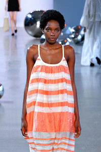 2009315596_NoonNoorRunwaySeptember2019NewYorkFashionE83ZTIKtQopx.thumb.jpg.e63c0f1c409f37f286c16108da13e871.jpg