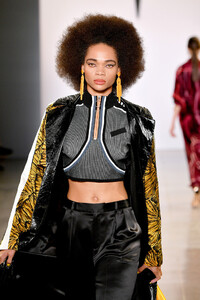 2011854502_VictoriaHayesSpringSummer2020RunwayQy51POlmlNFx.thumb.jpg.6d726b13c0d5d3c5935b4740e4d12f02.jpg