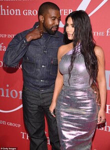 20160742-7611957-Shiny_The_39_year_old_reality_star_wore_a_metallic_purple_bodyco-a-34_1571967033739.jpg