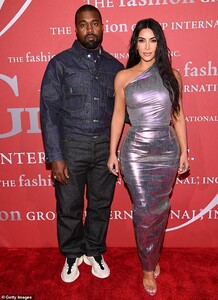 20160758-7611957-Glam_Kim_Kardashian_and_Kanye_West_looked_the_picture_of_marital-a-33_1571967033604.jpg