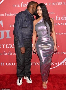 20161134-7611957-Stylish_Her_husband_went_matchy_matchy_in_head_to_toe_denim_comp-a-35_1571967033747.jpg