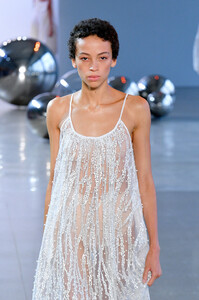 2022364033_NoonNoorRunwaySeptember2019NewYorkFashionEA1pkJGXAjax.thumb.jpg.736fd3e7563cc04d3f96cd1b2a2e8dca.jpg