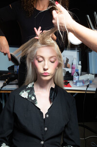 2042154681_TadashiShojiSpring2020Backstagetz80cqLnDRAx.thumb.jpg.e1b23e90950ab93bdc3c67c0ed65d033.jpg