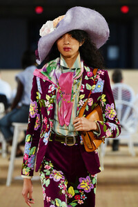 2050399424_MarcJacobsSpring2020RunwayShow6-a4MnsTFI8x.thumb.jpg.a2a129456e20da12dd9cdad2d9aabf29.jpg