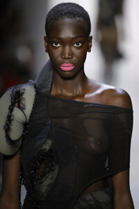 2063842876_ParsonsMFARunwaySeptember2019NewYork-PgcOuOkiafx.thumb.jpg.162001ffcf45b771d21b87e90d57f62e.jpg