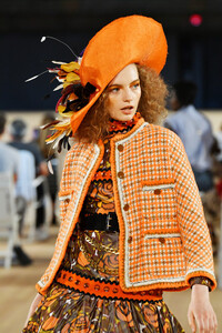 207489661_MarcJacobsSpring2020RunwayShow-DXyaIUJMxex.thumb.jpg.faa6bb0cffcc3d7e80c8375022e5b65b.jpg