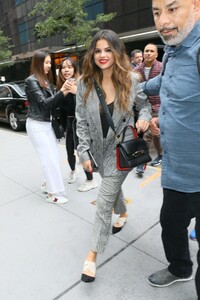        sel281019BZNimage3.jpg