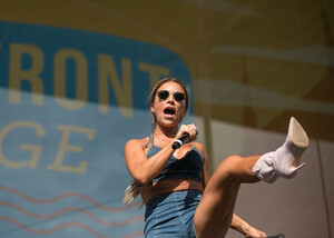 Jessie+James+Decker+2019+CMA+Music+Festival+c0P8_OTI1-Bx.jpg