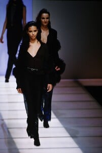 2096273489_emporio-armani-fw-2000(3).thumb.jpg.741e0ce78daf3a42d742eb39386ce59c.jpg